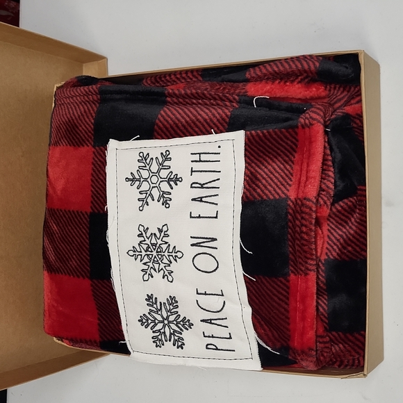 Rae Dunn Christmas Holiday Buffalo Plaid Fleece Throw Blanket Red Black 50 X 60" - Picture 7 of 8